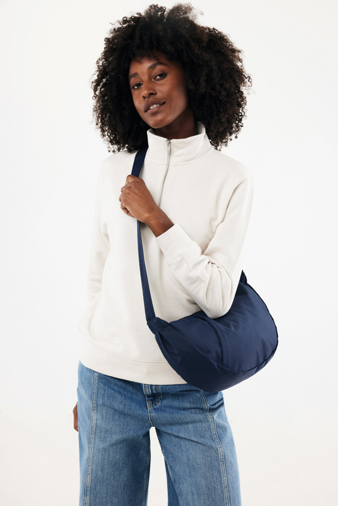 Crescent XL AWARE™ RPET Half-Moon Sling Tasche