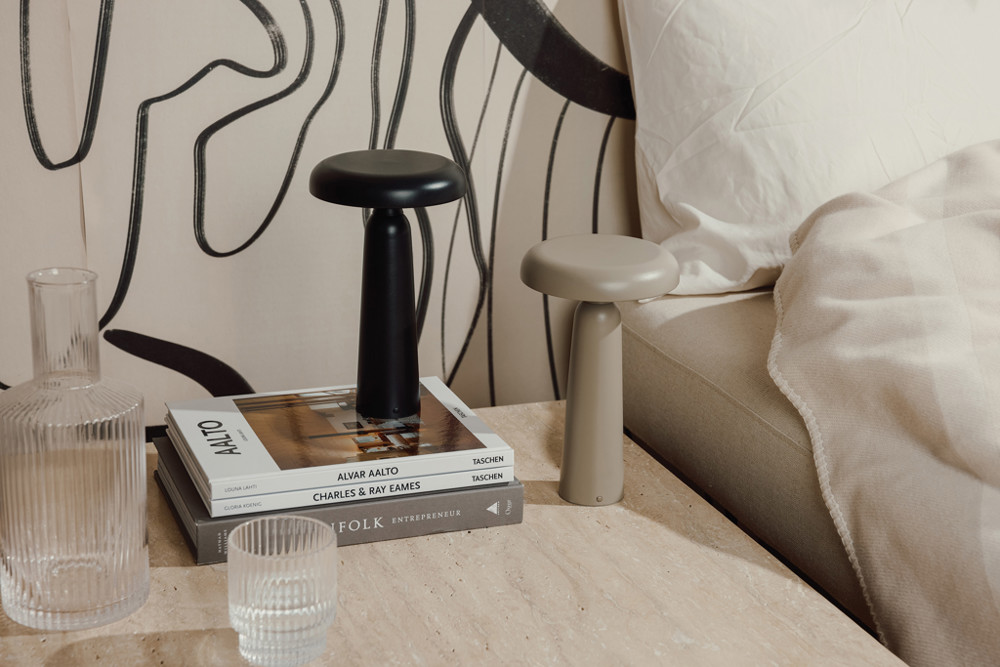 VINGA Avery RCS Tischlampe